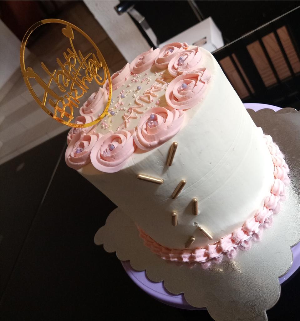 Patisseries_Mag's tweet photo. En ce début du mois de Novembre ; décidons de voir la vie en rose quelques soient les situations 🥰
Bon mois de Novembre ! https://t.co/C9L9tATAQB