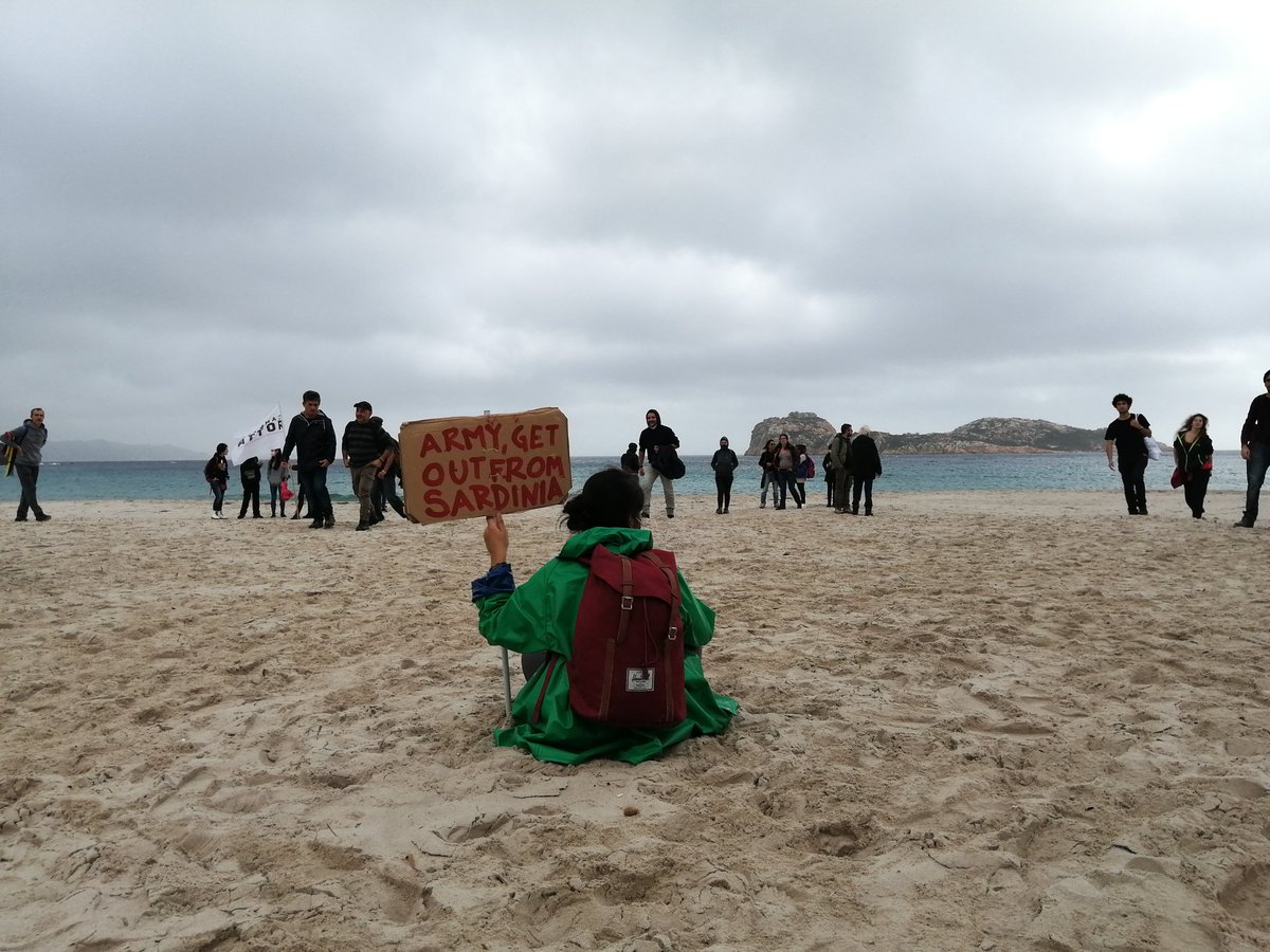 aforasnews's tweet photo. Siamo in sit-in nella spiaggia di #PortoTramatzu, anche questa area militare. #aforas https://t.co/zHrKyxqurj