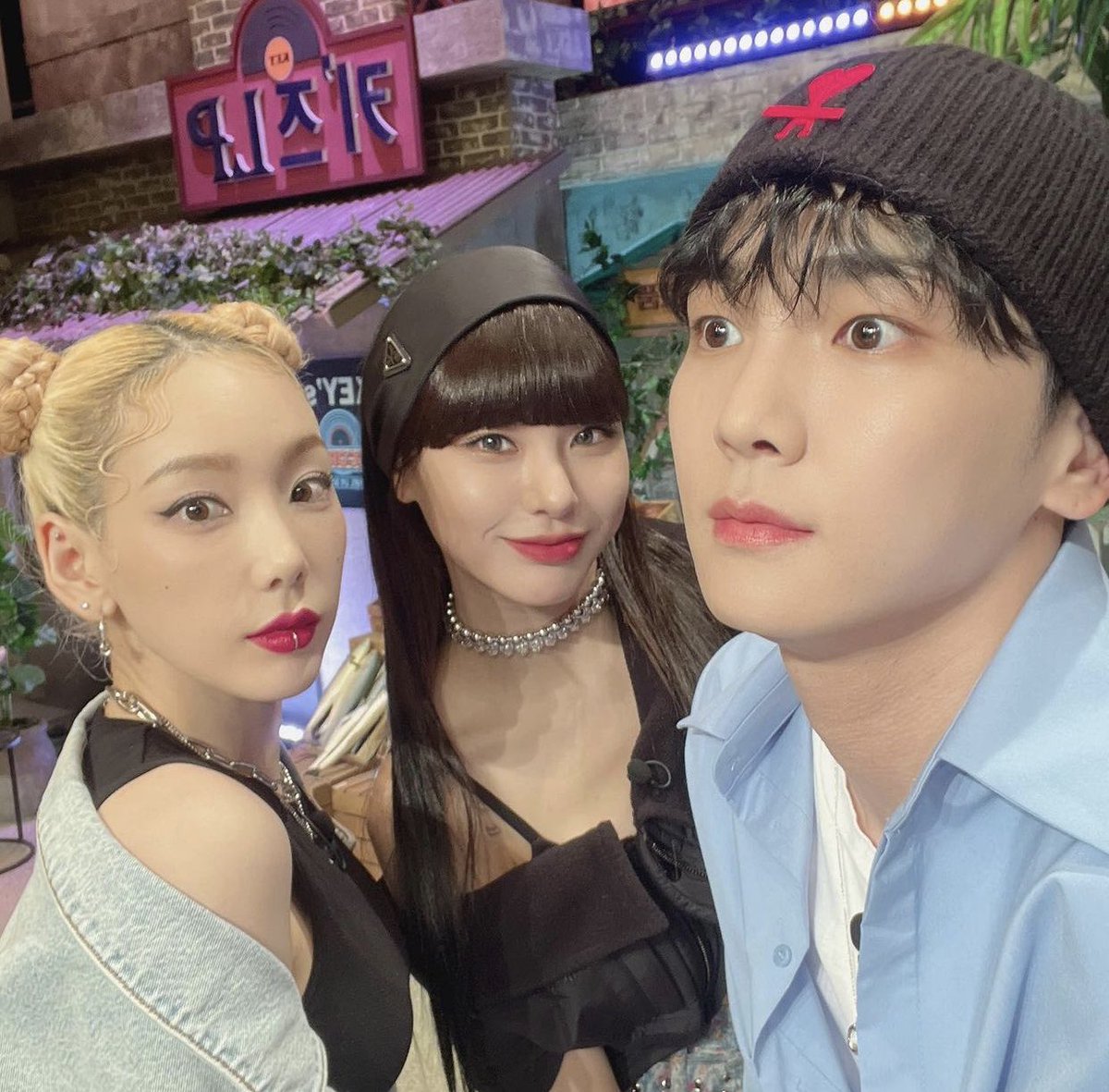 SHINee KEY tweet media