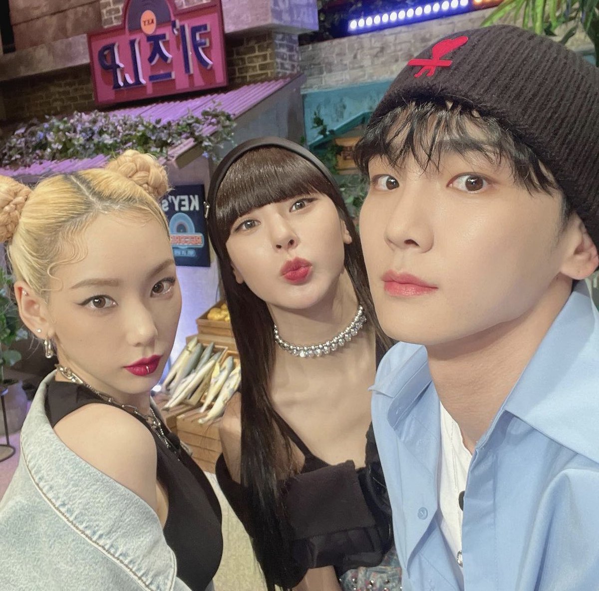 SHINee KEY tweet media