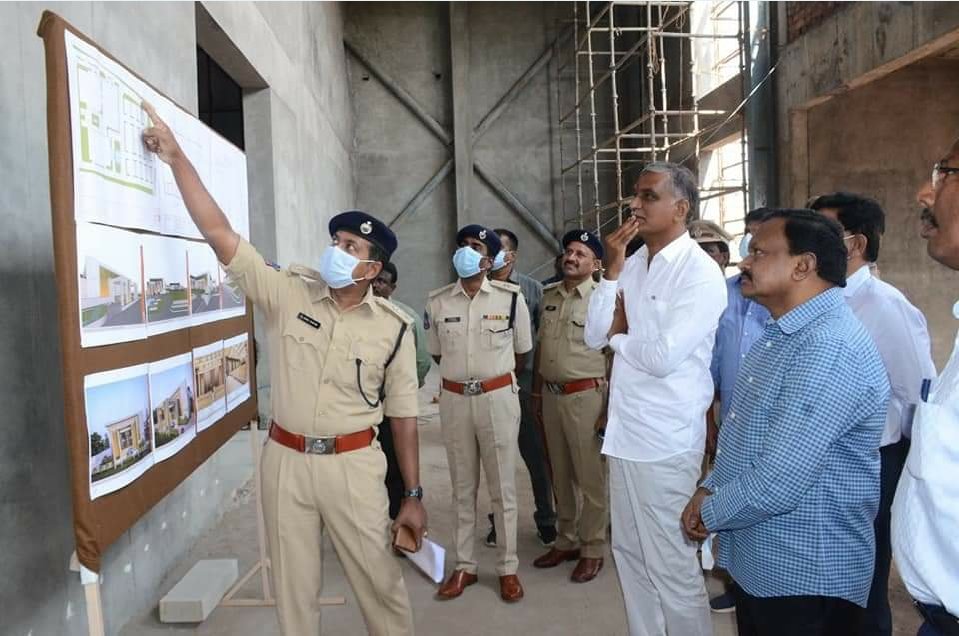 aakash_bathula's tweet photo. అలసట తెలియని నాయకుడు

ఈరోజు సిద్దిపేట నియోజకవర్గంలో
పలు అభివృద్ధి కార్యక్రమాలకు శంకుస్థాపనలు &amp;
సియం రిలీఫ్ ఫండ్ లబ్ధిదారులకు చెక్కుల పంపిణీ కార్యక్రమంలో పాల్గొన్న తెలంగాణ రాష్ట్ర ఆర్ధికశాఖమంత్రి
శ్రీ @trsharish గారు....
#TroubleShooter #THR
#THRsiddipetDevelopment https://t.co/ayjIq8hd34
