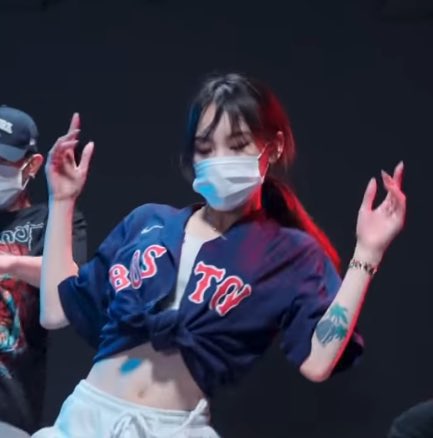 hr_taetae's tweet photo. กลัวใจพี่แทยอน เห็นรอยสักพี่โนเจ 
แล้วอยากไปสักเพิ่ม5555555555 https://t.co/8ZFnZ5jA7d