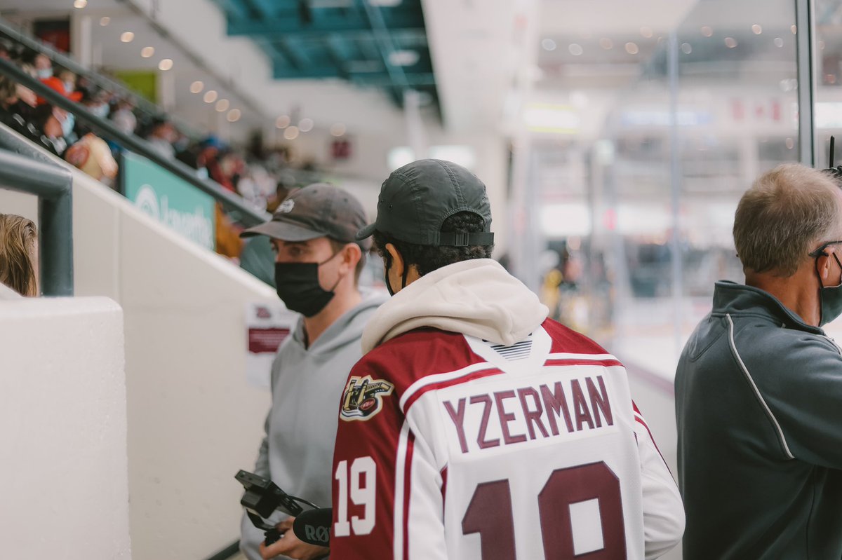 jpolly22's tweet photo. Huge shoutout to Shelbi Kilcollins and the @PetesOHLhockey for having us out for a game. A+ hospitality and a top-notch organization.
(πΈ: David Pickering) https://t.co/tpzIhjWaZy