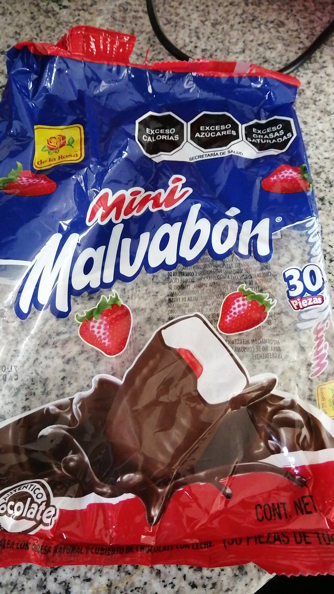Fabbylune's tweet photo. Qué onda @DelaRosaDLR ponen menos dulces de los que dice el empaque, eso no se hace! Dos niños no tendran calaverita 😥 https://t.co/BQ6dlzyCuW