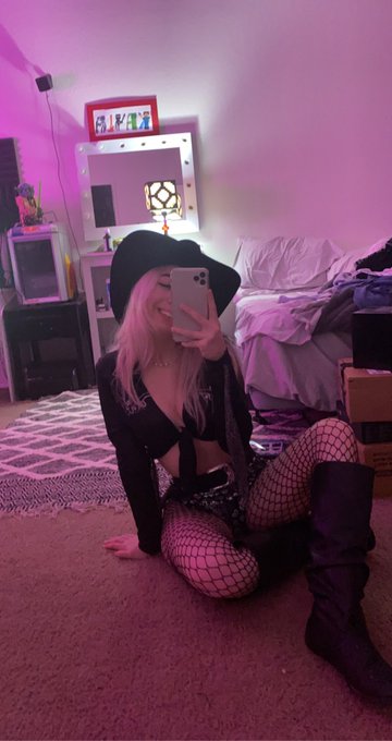 Looking for a cowboy to ride 👹 https://t.co/d0Aag0B1GX