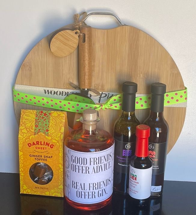 Jubilant_Gifts's tweet photo. Why don’t you treat someone with a carefully crafted Jubilant gift hamper… Only the lucky person receiving this #GiftHamper won’t know whats in the gift wrapping 😁🎁🧡
Proudly supporting our #LocalArtisans
@SwaggaBreweries
@HelloDarlingZA
#DarlingSweets
#Lavender&LimeSpices https://t.co/csRHJ81wnf