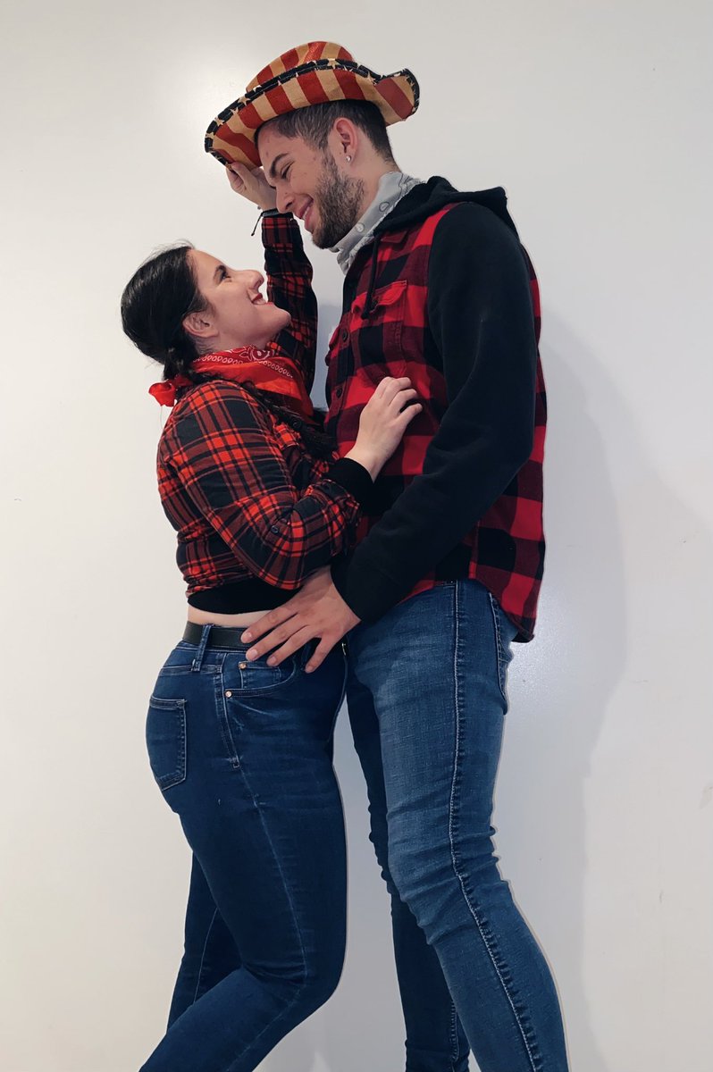 FreddyCarlsson's tweet photo. Happy Halloween y’all, until next year spooky season 🥺❤️ @frannyforg https://t.co/vmBts9wmik