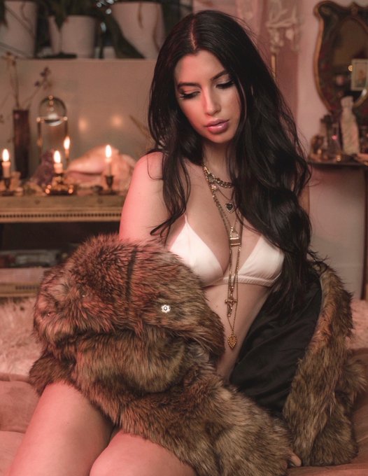 Happy Goddess Kayla Month 🥂✨👑 https://t.co/LmkpXAglEk