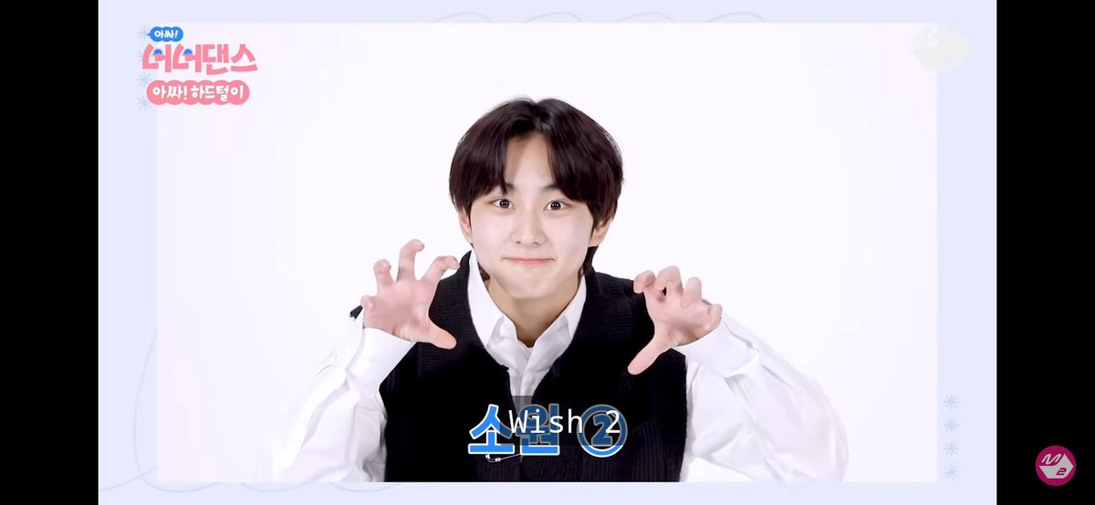 hoonlcv's tweet photo. he is so cat im crying https://t.co/Z7v9wI8ktK