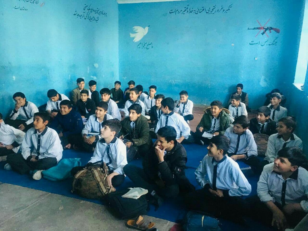 در پروگرام #احیاء_لبخند برای متعلمین قشر اناث در مورد افسردگی، اعتماد بنفس و عادت ماهوار و همچنان برای قشر ذکور در مورد اعتماد بنفس و افسردگی و همچنان راه های تداوی و برون رفت از آن آگاهی دهی شد
#Rebuilding_Smile - 
#Afghanistan #Herat #Depression #SelfEsteem #Menstrual_Hygiene