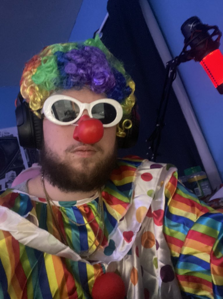 ForzFazeek's tweet image. Gave her a crown but she treated me like a clown 💯