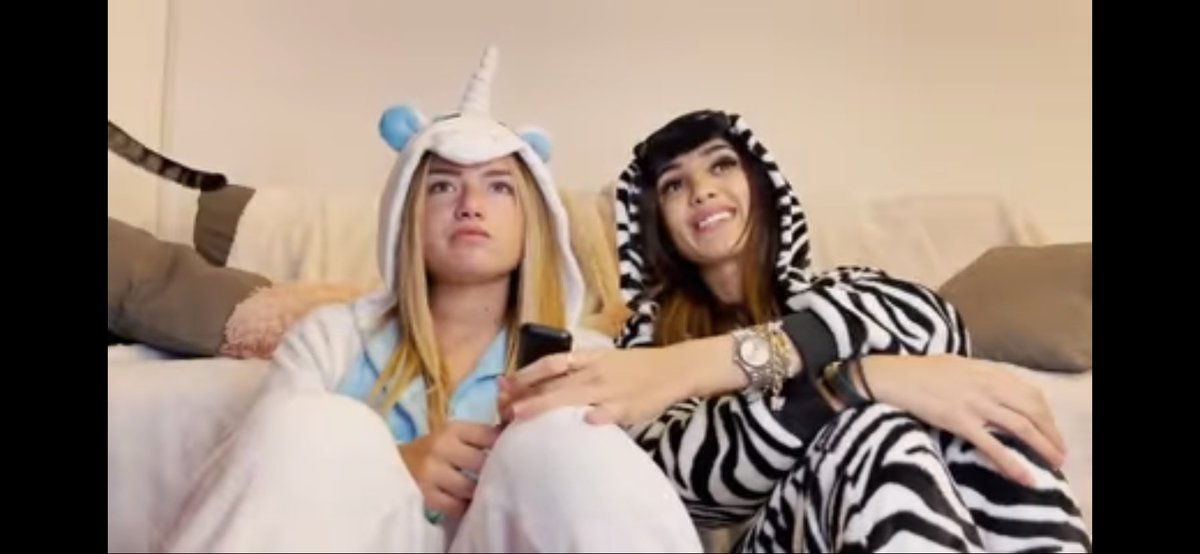 clashspeoples's tweet photo. Vivi elle a tellement de potentiel sur YouTube, ses vidéos >>> https://t.co/aZLeZAWgXi