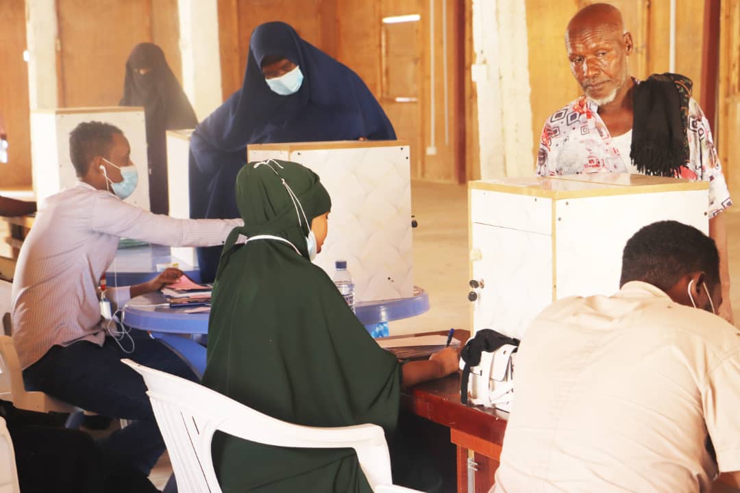 BarkhadXaamud's tweet photo. Wasaaradda Arrimaha Gudaha, Federaalka iyo Dimuqraadiyeynta Puntland
Ayaa magaalada Boosaaso ku qabtay doorasho ay doorteen dadka magangalyo doonka ah guddi matali doona, maadaama Gudigii hore uu waqtigoodu dhammaaday
@UNHCRSom @MOIFAD https://t.co/0dYEyBV3vD