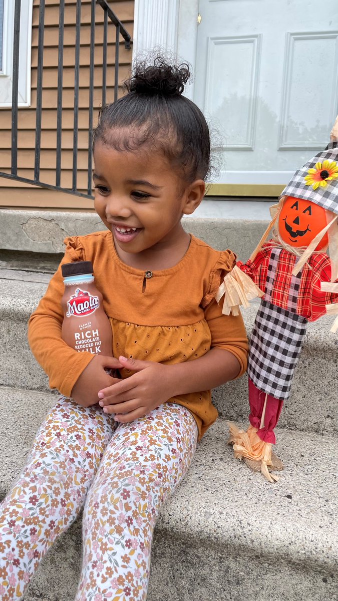 MaolaMilk's tweet photo. It was love at first sip.❤️ With a whopping 12g of protein per bottle, our Maola chocolate milk singles are both delicious and nutritious!
#local #sustainable #supportlocal #dmv #supportlocalsustainability #Maola #chocolatemilk https://t.co/ec1MOP8ue4