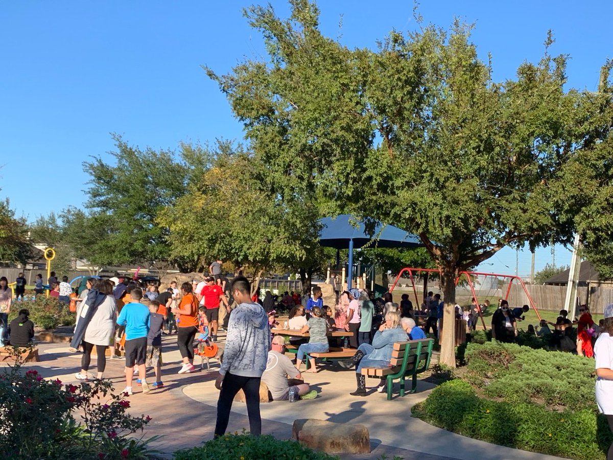 KenRDemerchant's tweet photo. #halloween2021 weekend handing out candy at our neighborhood events. #fortbendcounty #fourconerssugarland https://t.co/cPYMTRMui6