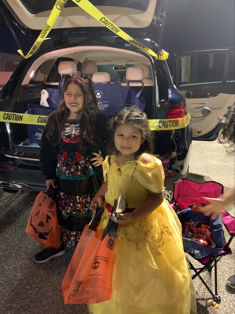 KenRDemerchant's tweet photo. #halloween2021 weekend handing out candy at our neighborhood events. #fortbendcounty #fourconerssugarland https://t.co/cPYMTRMui6