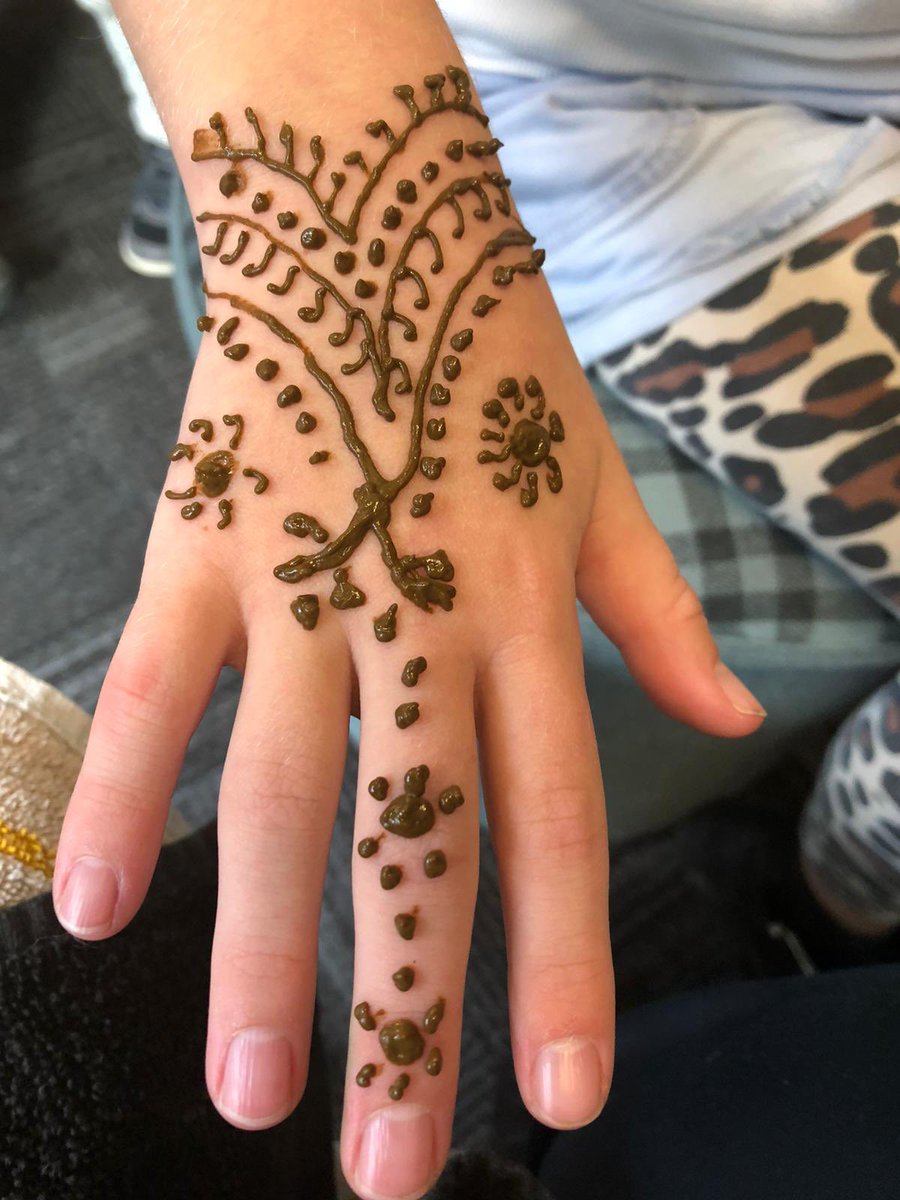 GreenwichLibs's tweet photo. We had a lovely time at #GreenwichLibrary last week at our Henna workshop! ๐ Look at some of the beautiful designs we had! @LDNLibraries @Royal_Greenwich @Better_UK #LoveYourLibrary https://t.co/LmMS5Z26Eb