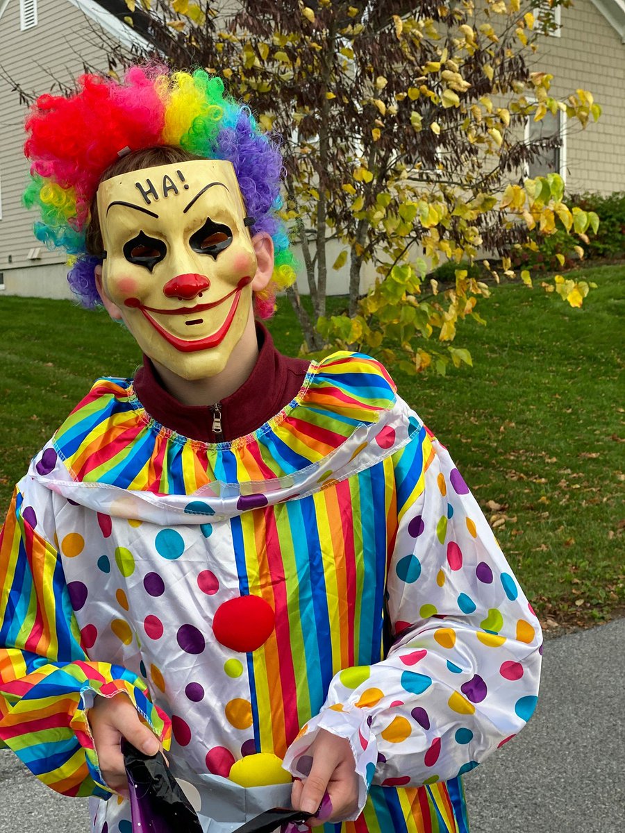 AndersonAutism's tweet photo. HAPPY HALLOWEEN! Students enjoyed trick or treating on campus earlier in the week. Look at these costumes! #Halloween #TrickorTreat #Autism #1in54 #HappyHalloween2021 https://t.co/IVthjmgK9F
