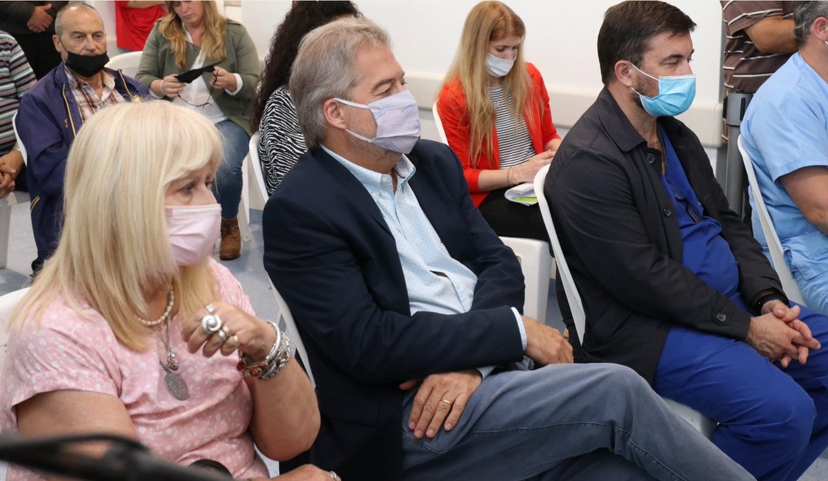 mirabellarob's tweet photo. En Rafaela, particpé de la licitación para la construcción de la 3era etapa del Hospital Regional de Rafaela. Con una inversión de más de $2500 millones estamos más cerca de finalizar una obra que es fundamental y que transformará la vida de las y los vecinos de la región. https://t.co/XIEGKSuJlC