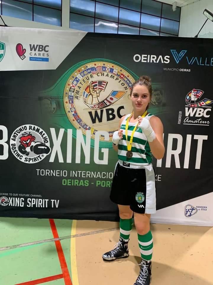 CariocaLeonino's tweet image. Os Leões do Sporting CP #Boxe brilham no Torneio Internacional Boxing Spirit WBC. 

Aírton Luz (63,5 kg) consagra-se Campeão em Elite, Rodrigo Roxas (86 kg) campeão em Juniores e Cecília Alcântara (66 kg) é vice-campeã em cadetes.

 #BoxeSCP 🥊