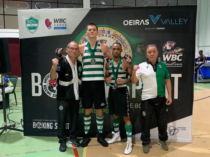 CariocaLeonino's tweet image. Os Leões do Sporting CP #Boxe brilham no Torneio Internacional Boxing Spirit WBC. 

Aírton Luz (63,5 kg) consagra-se Campeão em Elite, Rodrigo Roxas (86 kg) campeão em Juniores e Cecília Alcântara (66 kg) é vice-campeã em cadetes.

 #BoxeSCP 🥊