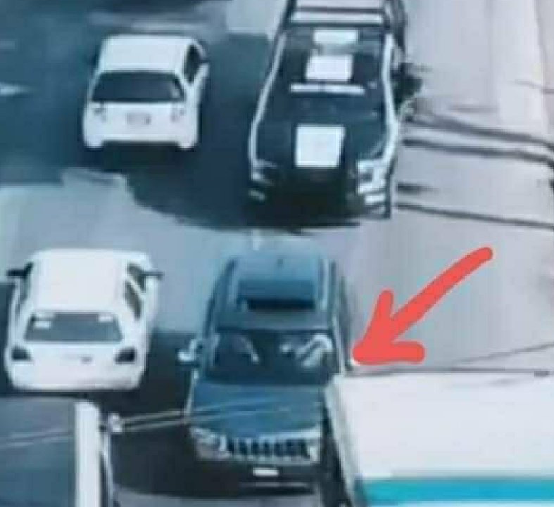 MonickHuitron's tweet photo. Ya son 4 días del ASESINATO de OCTAVIO OCAÑA a mano de la POLICÍA y la INDIGNACIÓN y el CORAJE no se nos van. ¡OCTAVIO NO IBA MANEJANDO! OBSERVEN estas IMÁGENES de la PERSECUCIÓN donde se ve claro que el conductor viste de blanco. https://t.co/TbMImDwFA8