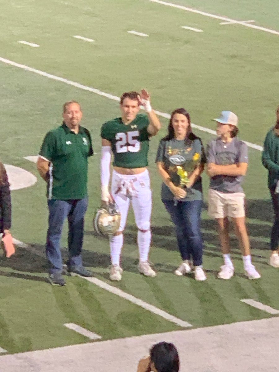 parkerlloyd25's tweet photo. Memories that will last a lifetime! Thank you @RBGatorFootball ❤️ https://t.co/gQlC79L4mV