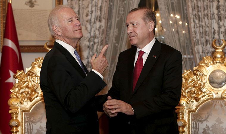 Biden i Kemal Kılıçdaroğlu 'nu destekliyor diye suçlayan iç işlerimize karışıyor diye öfkelenen ABD'nin muhalefetle birlikte diyen şimdi Biden le😉
#GözleriBİDENeGülen