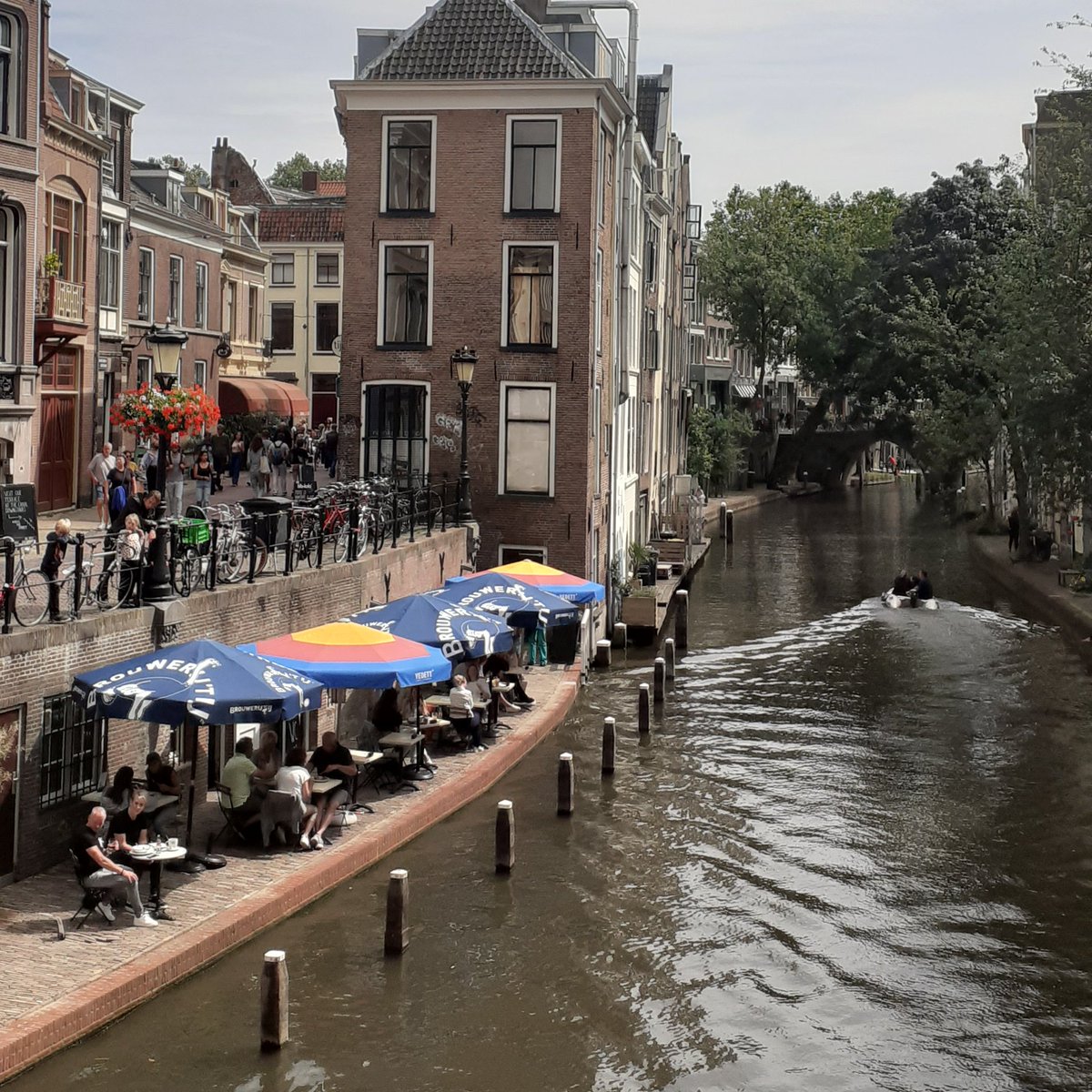 CiteInspiree's tweet image. Pourquoi supprimer le parking vilaine ? Pour un accès à l&apos;eau comme sur le projet &quot;Au bord de l&apos;eau&quot; lauréat du budget participatif (image Atelier Made) ou pour créer des quais bas comme à Utrecht ! 😍 #Rennes #Vilaine