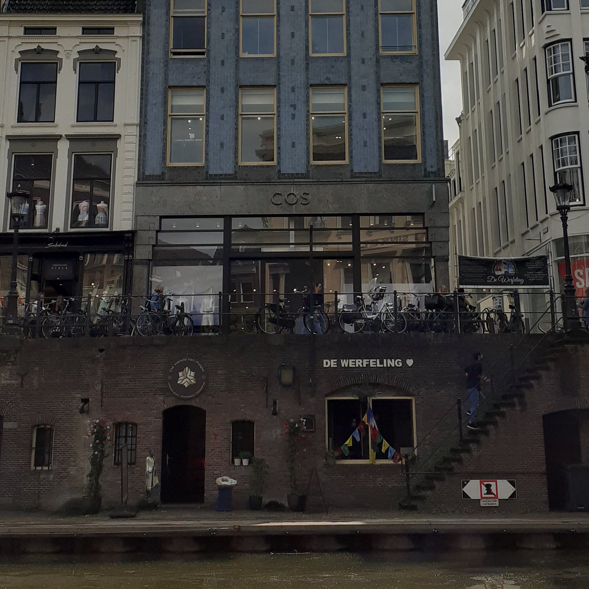 CiteInspiree's tweet image. Pourquoi supprimer le parking vilaine ? Pour un accès à l&apos;eau comme sur le projet &quot;Au bord de l&apos;eau&quot; lauréat du budget participatif (image Atelier Made) ou pour créer des quais bas comme à Utrecht ! 😍 #Rennes #Vilaine