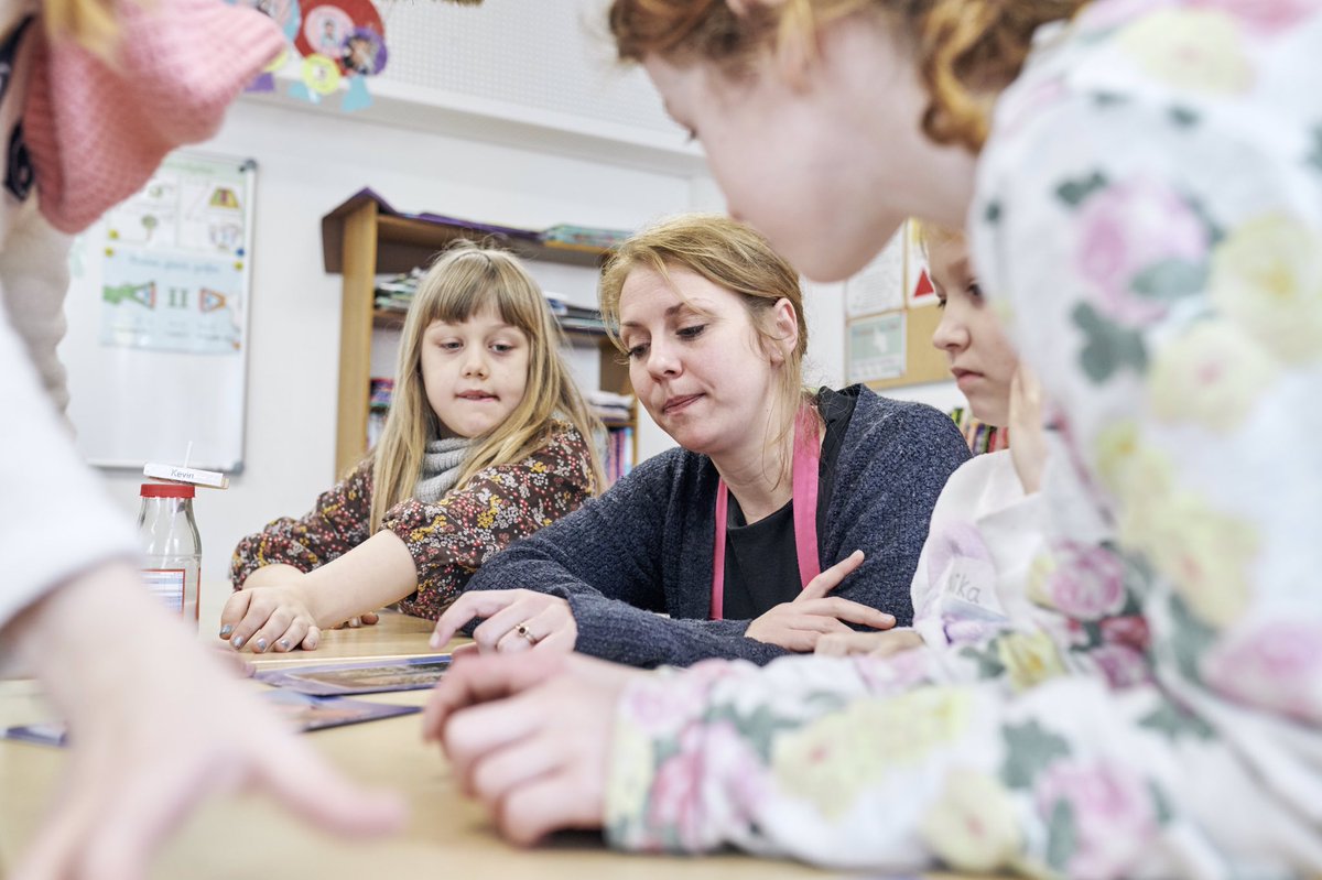 School Lunch: Schau hinter die Kulissen! In den letzten rund 3 Jahren haben wir über 2.000 Berliner Grundchulkinder zu Lebensmittelretter*innen ausgebildet. Wie? Schau’s dir an:  youtu.be/qfTbT0CcgkU via <a href="/YouTube/">YouTube</a> #twitterlehrerzimmer @RaboDirectDE 📸: Joris Felix Patzschke