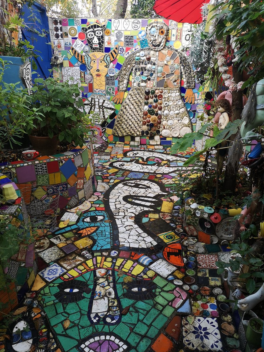 LauraDentArt's tweet photo. So lucky to get a ticket to enter #stephenwright #houseofdreams
A riot of #colour, years of collecting & creative expression to make his home an incredibly personal and imaginative work of art.
#mosaic #inspired #wow #loveyourwork Thankyou Michael & Stephen for the tour❤️ https://t.co/WFoHCXncQ9
