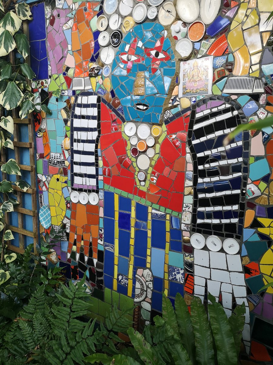 LauraDentArt's tweet photo. So lucky to get a ticket to enter #stephenwright #houseofdreams
A riot of #colour, years of collecting & creative expression to make his home an incredibly personal and imaginative work of art.
#mosaic #inspired #wow #loveyourwork Thankyou Michael & Stephen for the tour❤️ https://t.co/WFoHCXncQ9