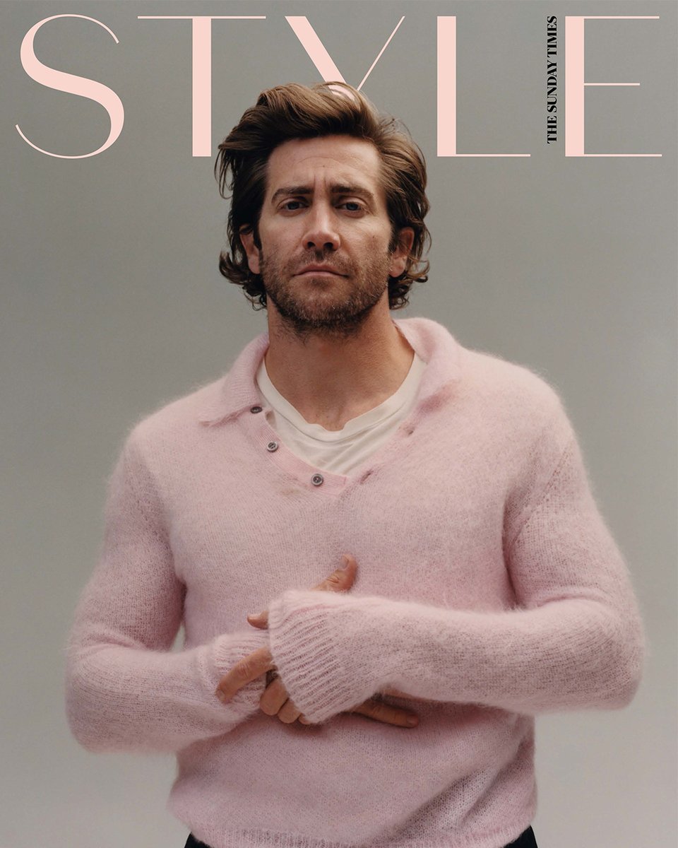 On @TheSTStyle, #JakeGyllenhaal wears #PradaFW21 petal pink slim-fit mohair polo shirt photographed by @Renellaice.
#PradaEditorials