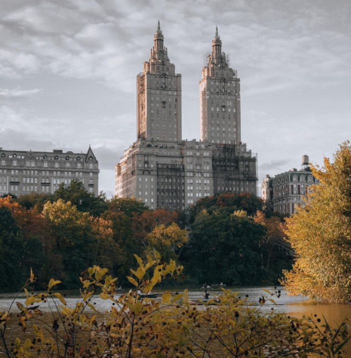 HGINYCW35's tweet photo. @CentralParkNYC in fall is extra magical. 🍂 Head over and spend the day exploring the park.
Find out more about visiting the park here:
https://t.co/TE0EOiYwIB

📷: @dchichia7 https://t.co/XflLrlqT7b
