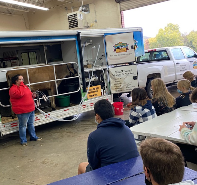 CougarsLCHS's tweet photo. The Youth Service Center had the Mobile Dairy Unit in on Thursday for our FFA classes. The cow was milked 4 times!
#YSC #FFA #DairyUnit #LCPride #CougarNation https://t.co/TtmdzOwBDz