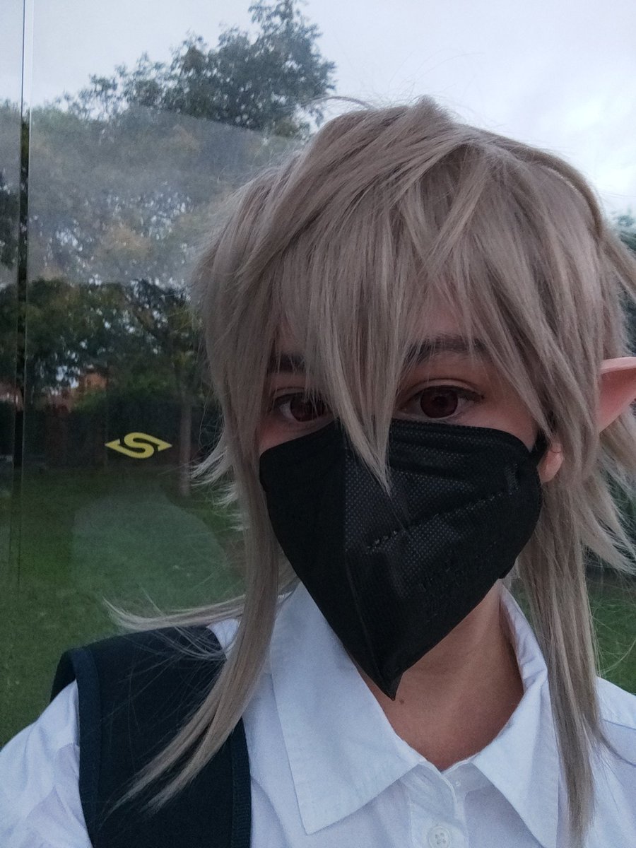 ZoiuTsuna27's tweet photo. I had a lot of fun dressing up and celebrating Halloween with my friends yesterday ;;
Here are some pics I took!
#Niles 🏹: @Yue__Kai
#MCorrin 🐉: me https://t.co/g3BGQdViww