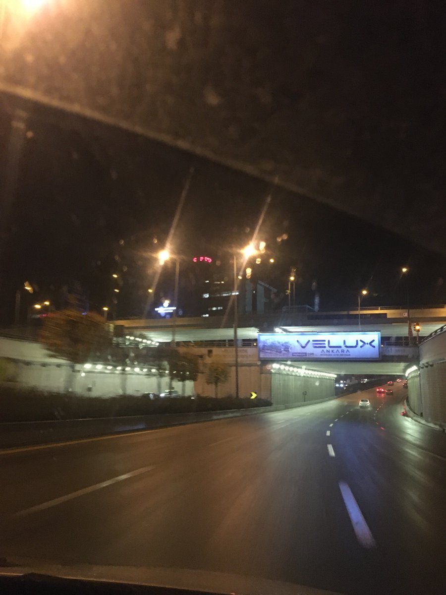 Az önce “cehape” genel merkezinin tepesindeki ışıklı tabelanın yeni dizaynı DİKKATİMİ ÇEKTİ. An itibariyle “H” halkı gözden çıkarmışlar. C P piliç markası gibi olmuş Hayırlı olsun. 😃😃😃