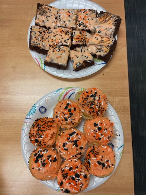 GAEyeDocs's tweet photo. This past week, we enjoyed 20 treats from a sweet patient to celebrate her 20/20 vision!

Schedule your appointment today by calling us at (678) 584-0400!
#eyecare #gaeye https://t.co/UChS8SOt3W