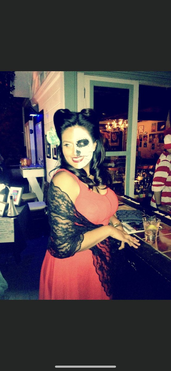 MariaMayoLive's tweet photo. Feliz Dia De Los Muertos 
 🕯💀✨🤍🖤
#throwback https://t.co/NRMuUDIbQj