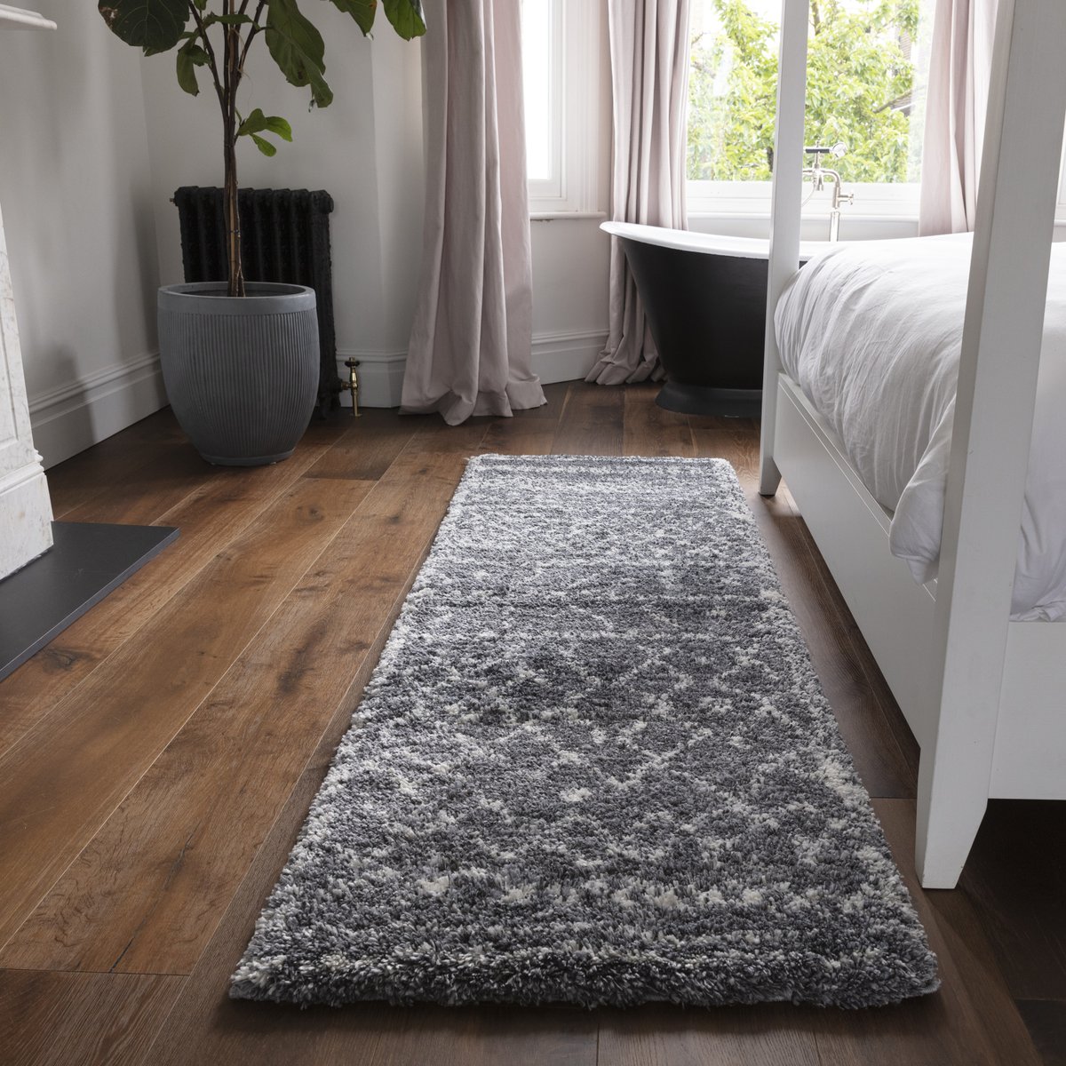Nothing better than sinking your toes in a shaggy rug on a cold Winters morning! Shop our Autumn essentials here ow.ly/7Kv430rZ2n1