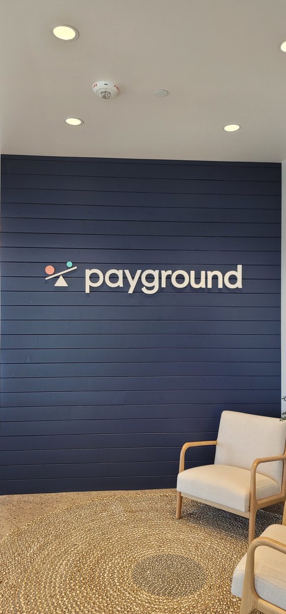 i360scottsdale's tweet image. This logo really 'pops' on this dark blue wall! #AcrylicSign #payground #dimensionalsign