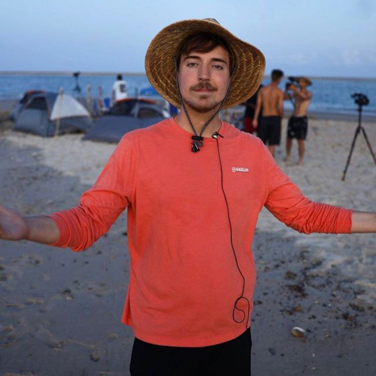 BatallasMan's tweet photo. Quien es mejor?

MrBeast o Fernanfloo https://t.co/Tuoxj9DwYn