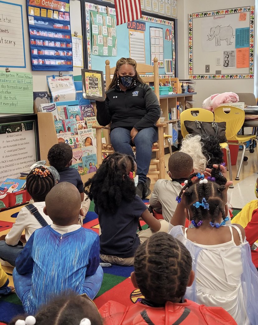 Friday <a href="/WestlakeFB1/">Westlake Football</a> shared their love of reading and literacy with the scholars of <a href="/WolfCreekWolves/">Wolf Creek ES</a>!  I also shared one of my favorite books with a Kindergarten class!  Thank you <a href="/PrincipalDGlass/">D Glass</a> for hosting us! Reading is food for the soul! 💙💚💪🏽📖