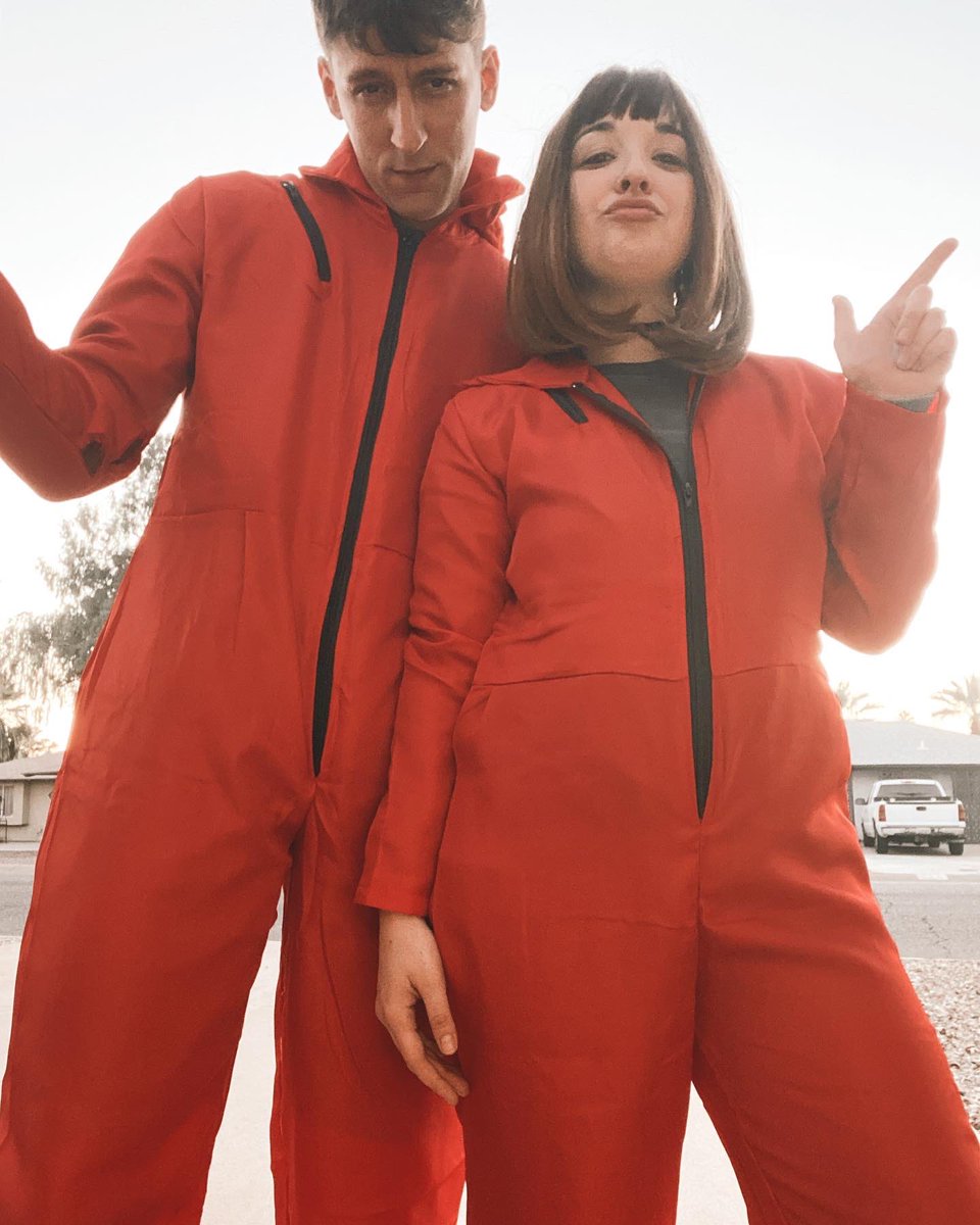 kelsssssea's tweet photo. your favorite candy heist crew 🍬🔫

#MoneyHeist #IYKYK #tokyo #berlin #hostages #thiefs #halloween2021 https://t.co/WToWe7gYzG