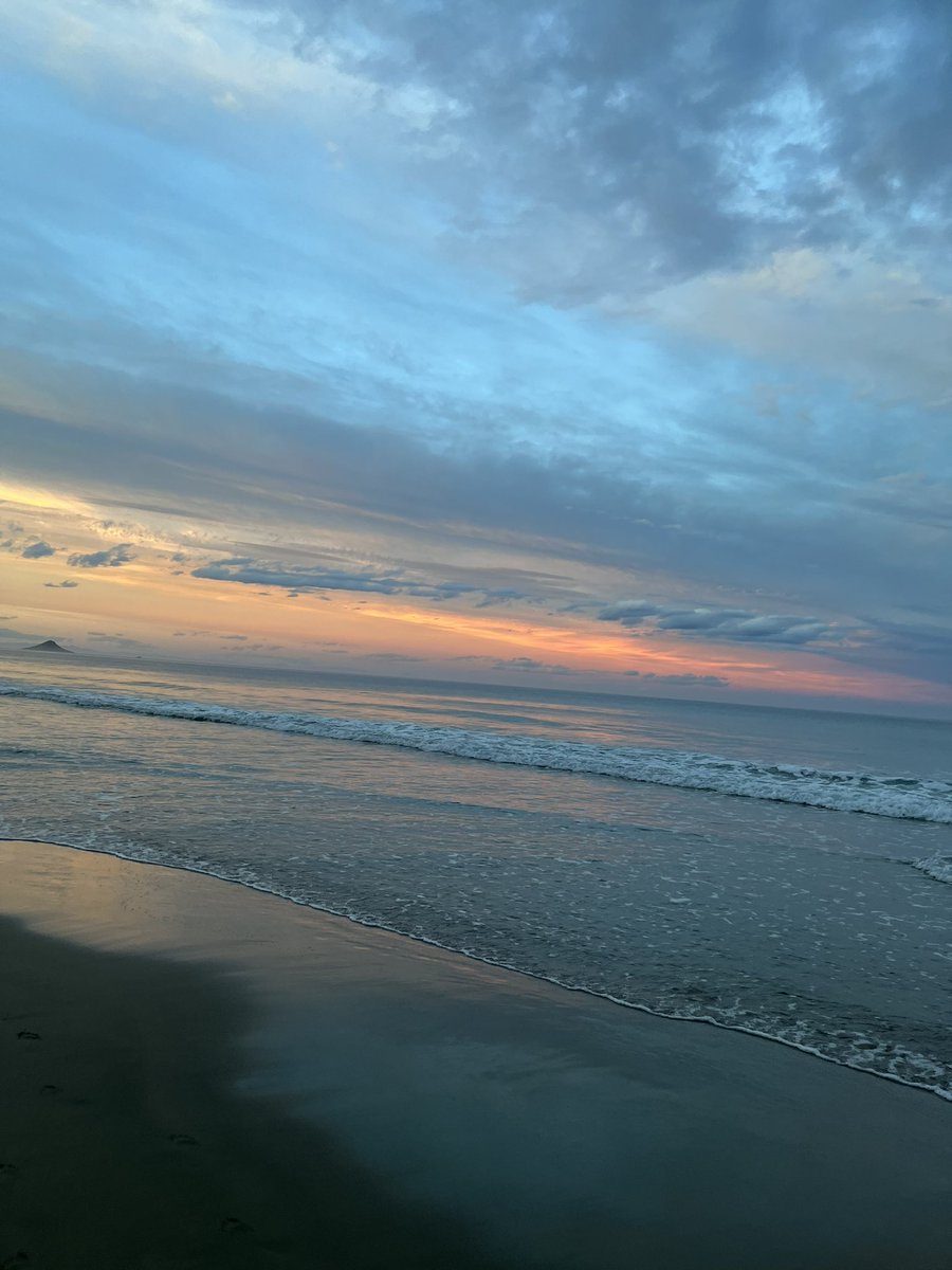 opacarofilia_'s tweet photo. nada mejor que ir a la playa https://t.co/pkNTIw3jVT