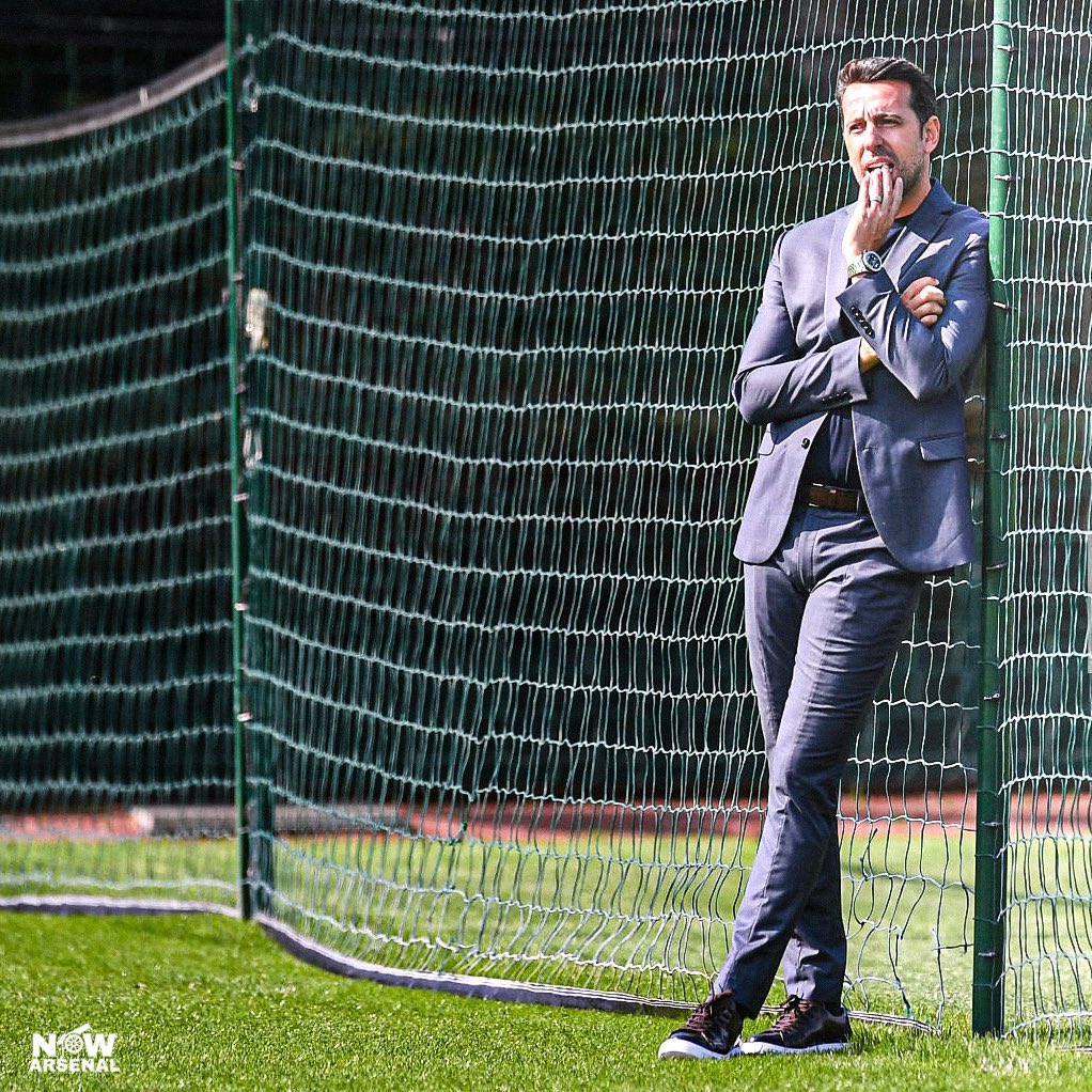 now_arsenaI's tweet photo. He got called out for going on Holiday with his family during the summer transfer window. His kids got harassed daily with Arsenal fans saying how bad their dad is at his job…

Roll on a few months and Arsenal are flying with the six new signings crucial to Mikel Arteta’s side. https://t.co/LP9wOlVEvE