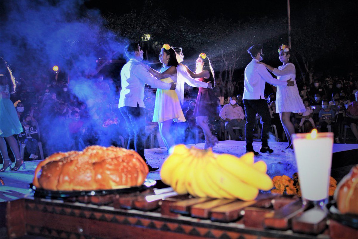 GobTeapa's tweet photo. GOBIERNO MUNICIPAL “JUNTOS POR TEAPA” INFORMA

“Realiza H. Ayuntamiento Primera Cultural-Artística “Día de Muertos”

*La máxima autoridad señaló que todos los domingos serán culturales en el parque central Miguel Hidalgo. https://t.co/8lYXqZCWZR