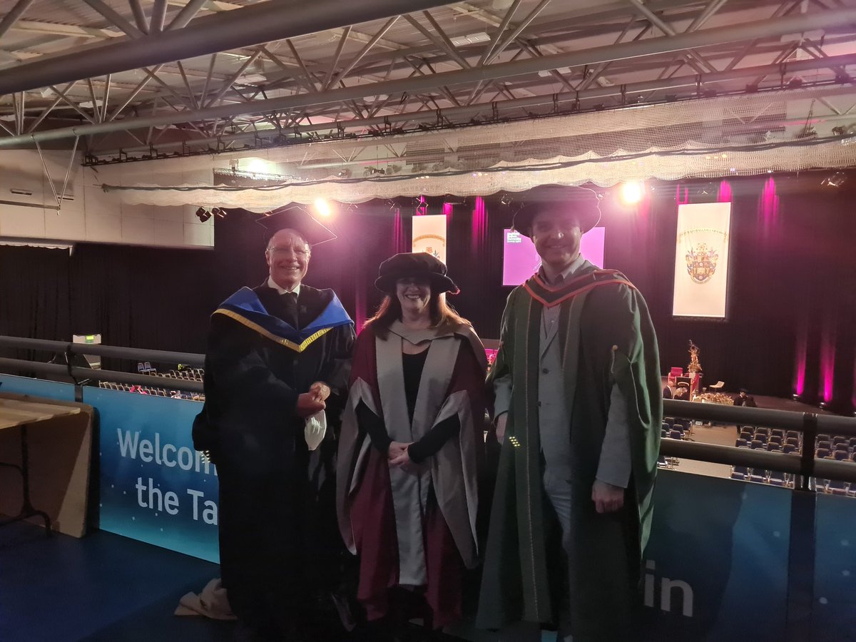 ProfLeMaitreIVD's tweet photo. Fantastic to see all the @BMRC_News Doctoral students graduating today, classes of 2020 and 2021 #hallam2021 @I2riShu @SHUDocSchool @DuckettCJ https://t.co/amwxwF3XRB