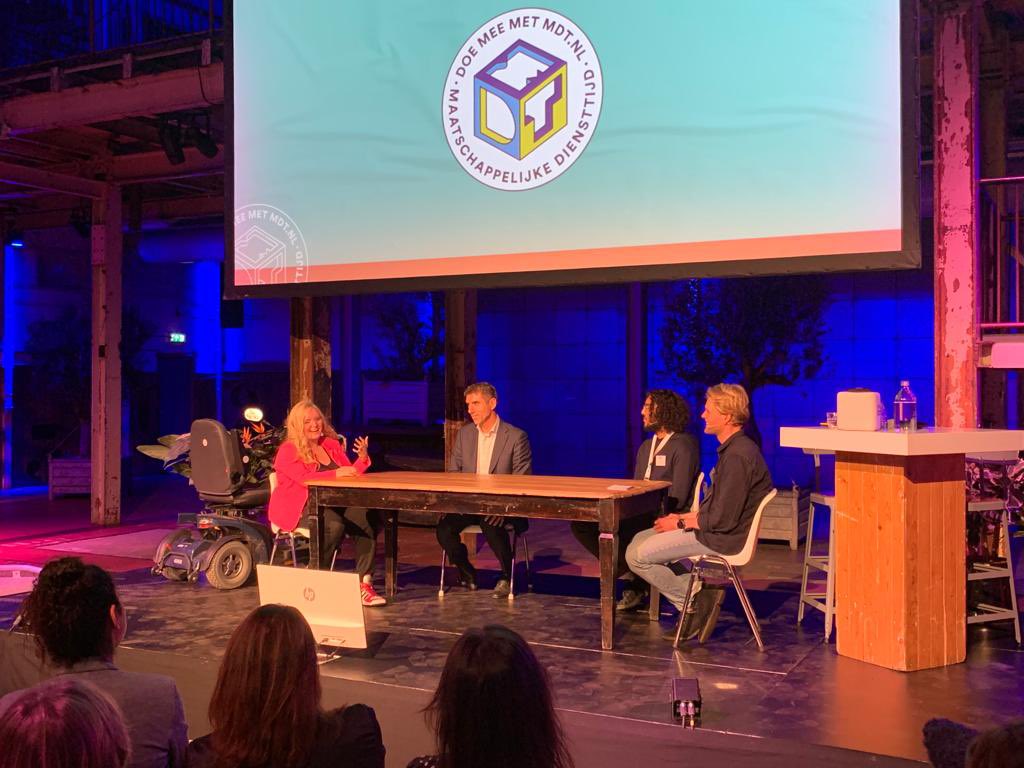 PaulBlokhuis's tweet image. Kaya en Ali voelden mij aan de tand over de maatschappelijke diensttijd. Tienduizenden jongeren hebben een #MDT gedaan. Of zijn nog bezig. En gemiddeld waarderen ze dat met bijna een 8. Laten we die positieve energie vasthouden de komende jaren. Nederland wordt er mooier van!